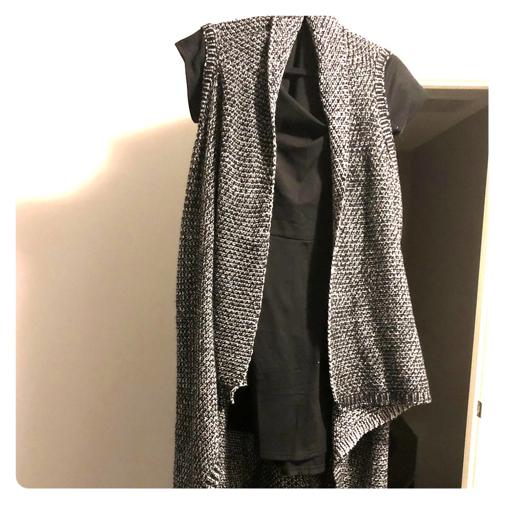Timing long sweater vest
